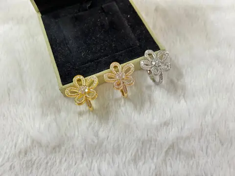 VCA Sunflower Diamond-Encrusted Ring