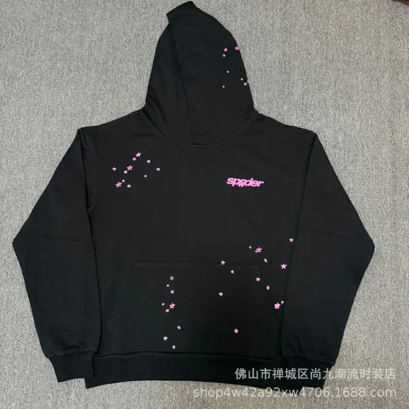 黑色连帽卫衣