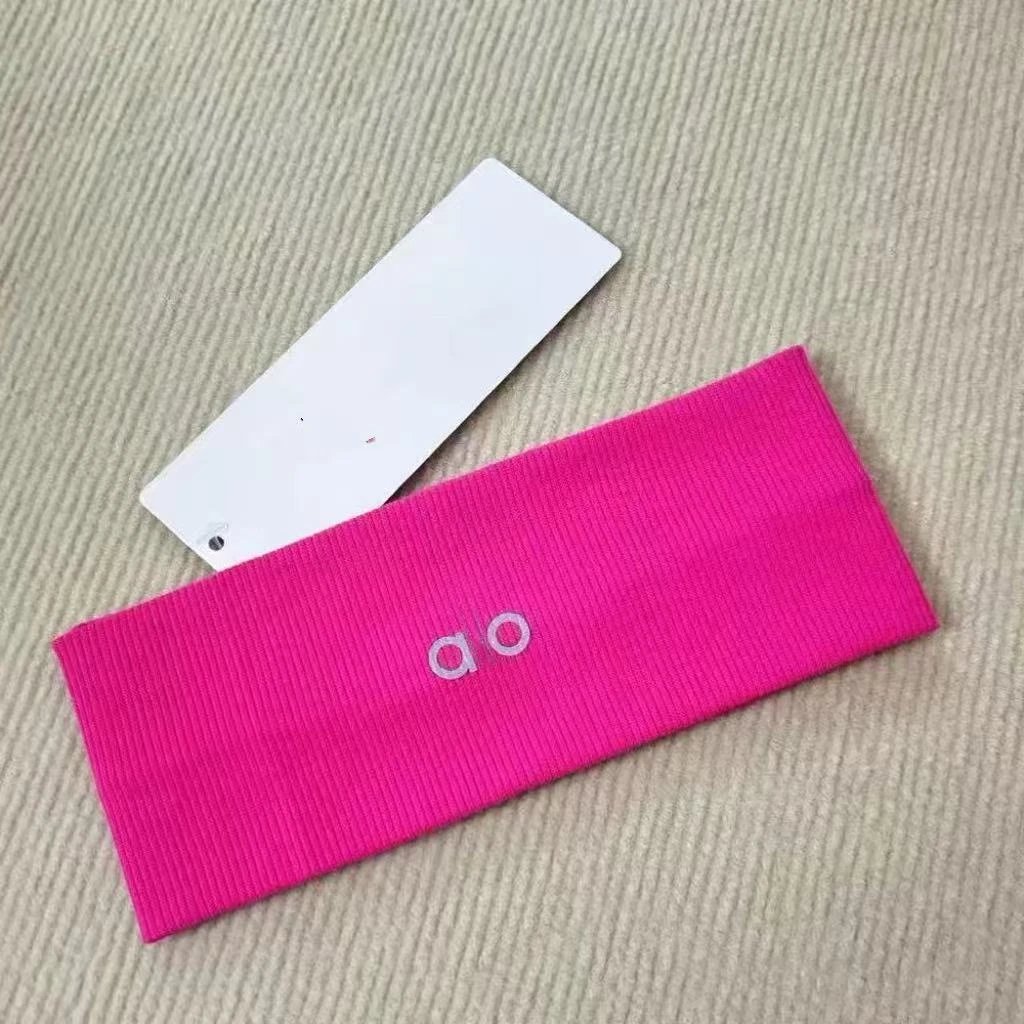 玫红色