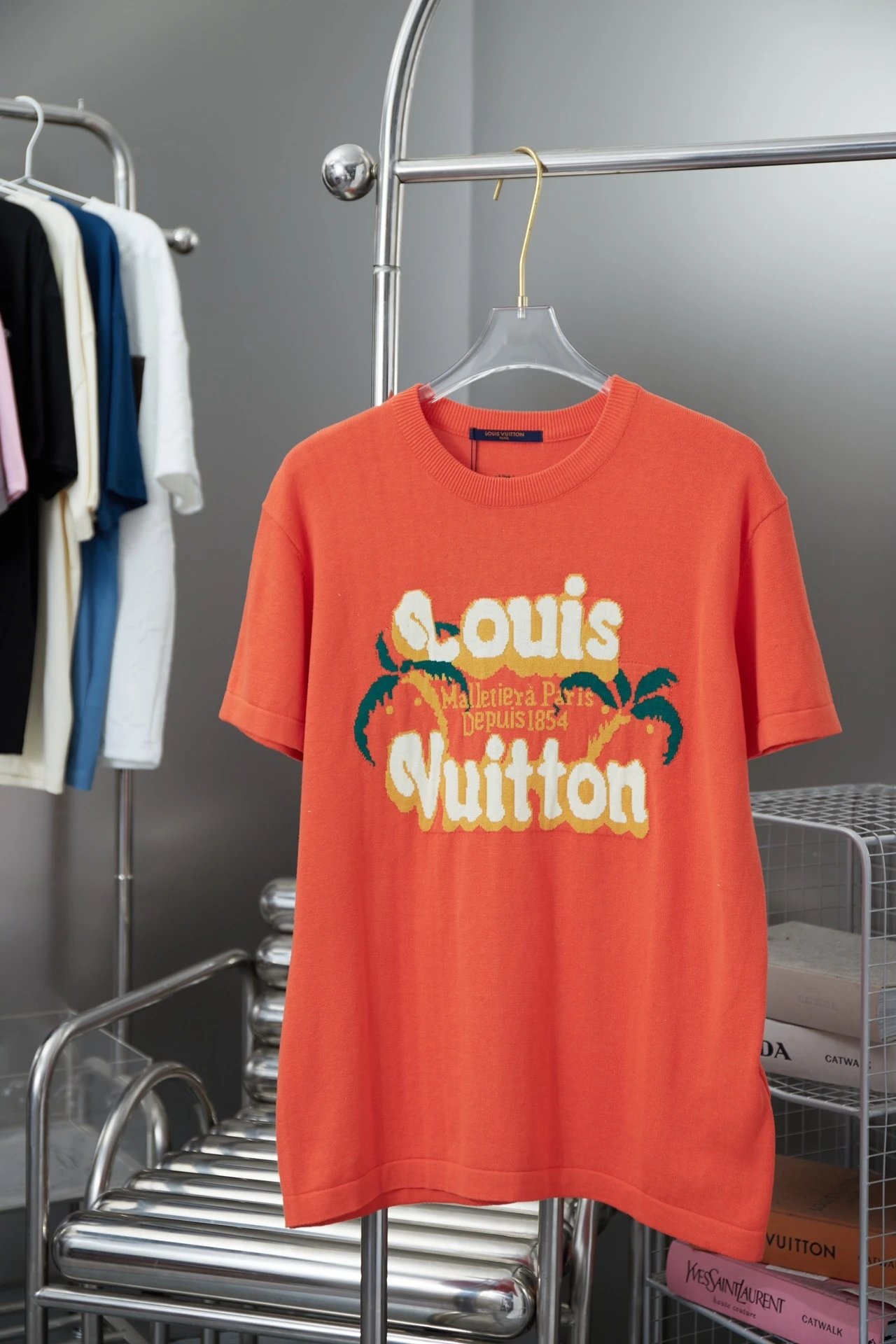 L*ouis Vuit*ton