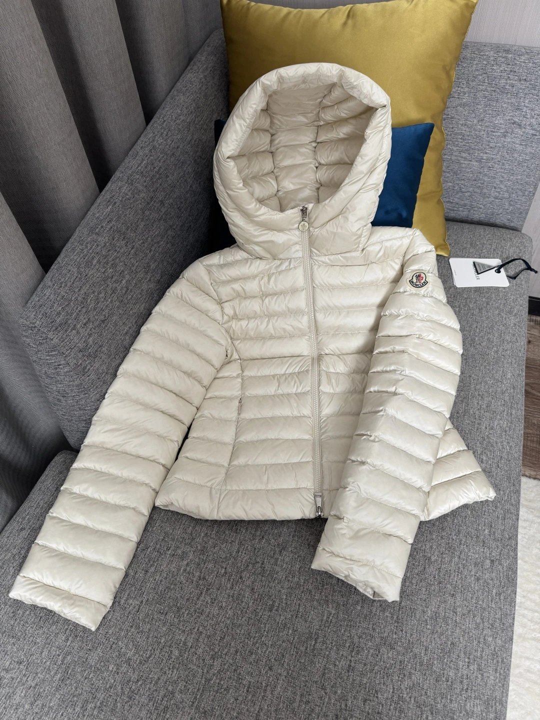 米白色Off-white