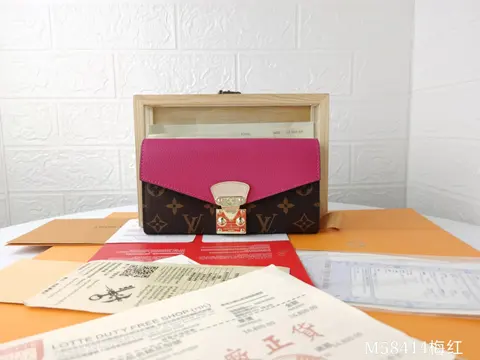 Louis Vuitton M58414 Monogram Canvas Clutch Bag in Pink
