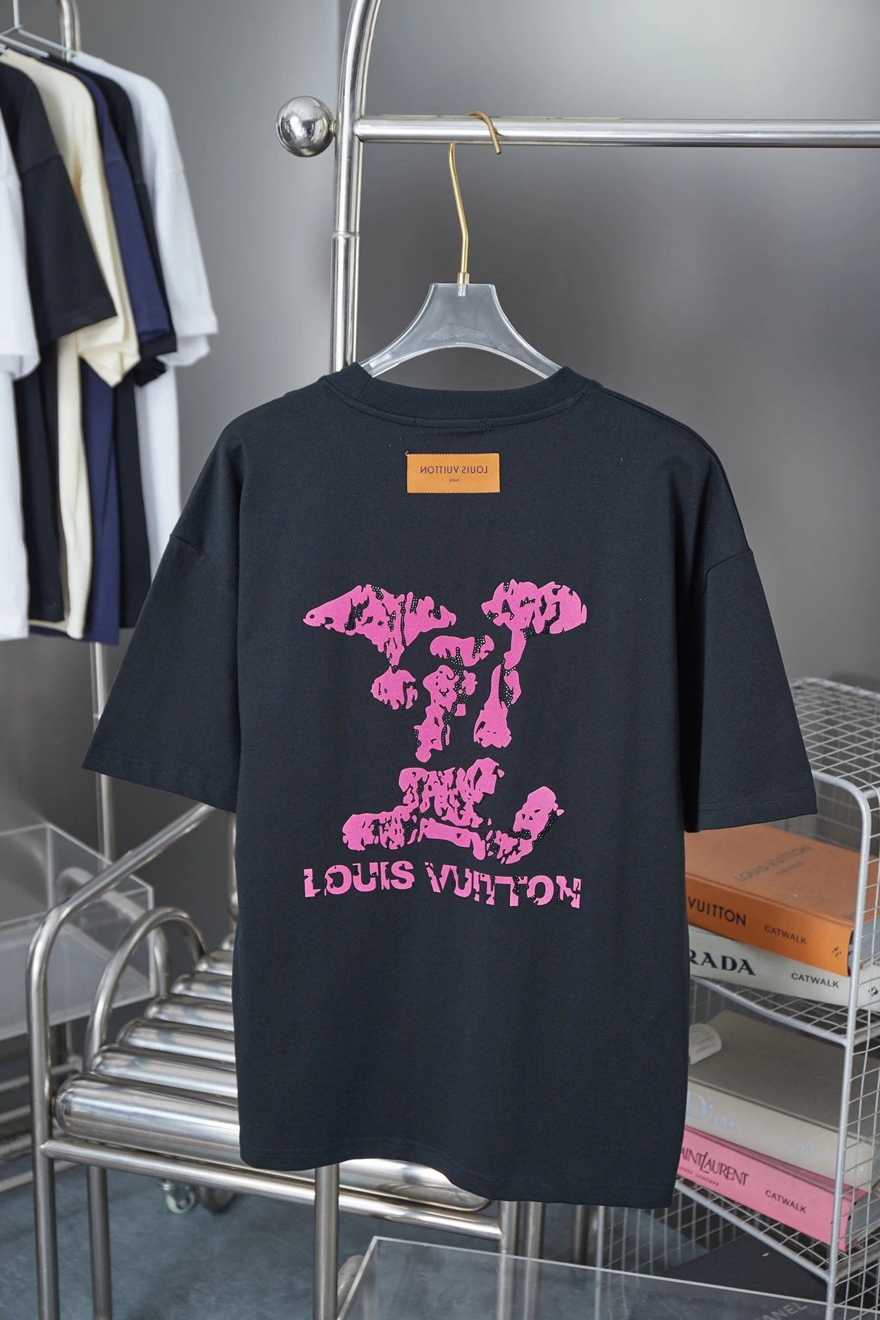 L*OUIS  VUIT*TON