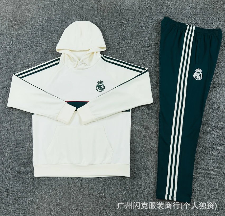 26皇马米白卫衣套装