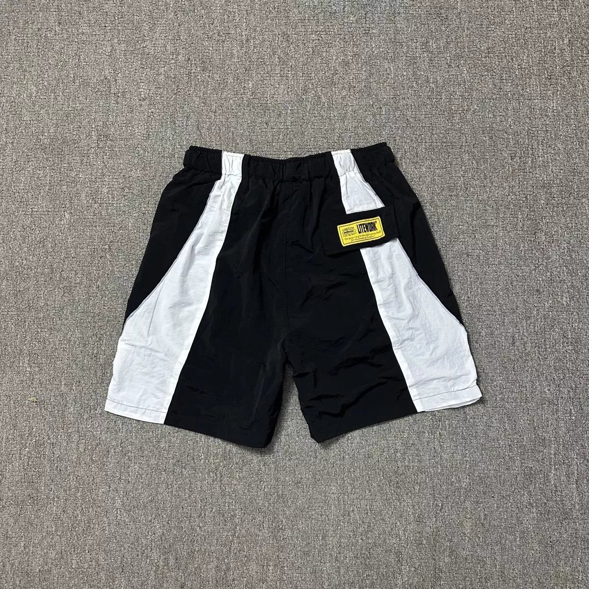 17黑白