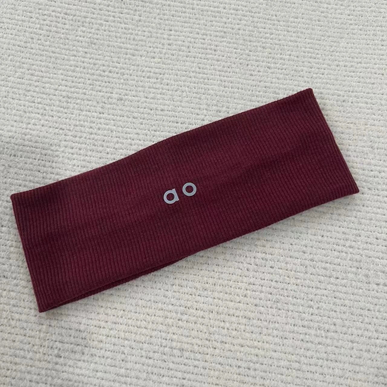 酒红色