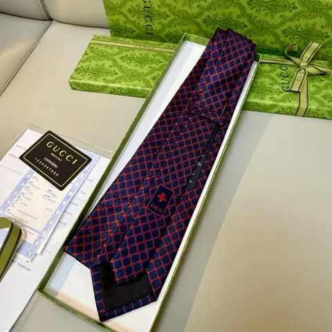 Gucci Navy and Red Patterned Silk Tie