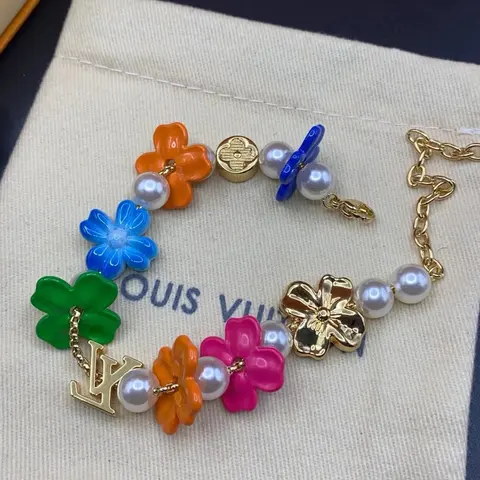 Louis Vuitton Flower Pearl Necklace