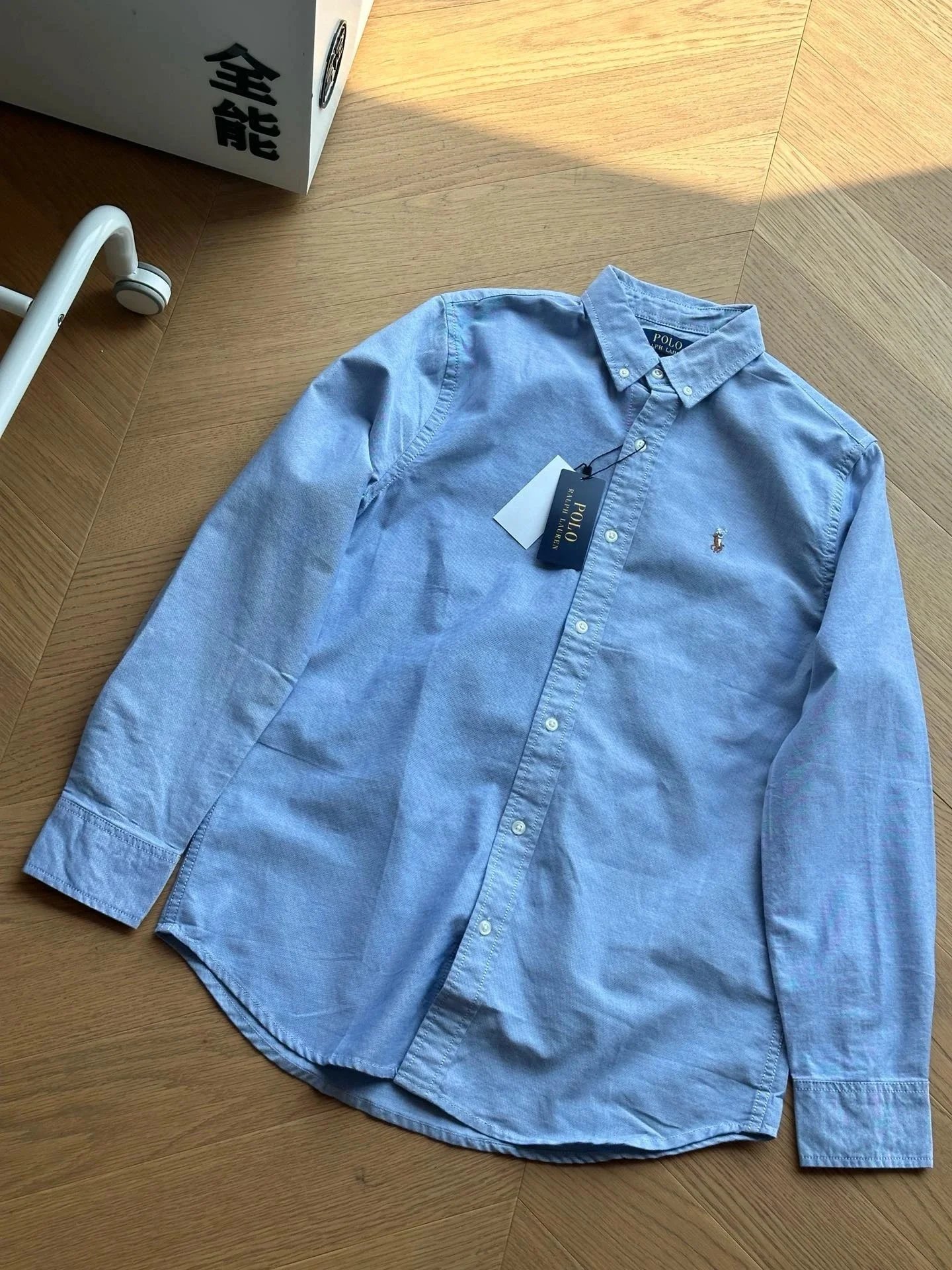 浅蓝色light blue