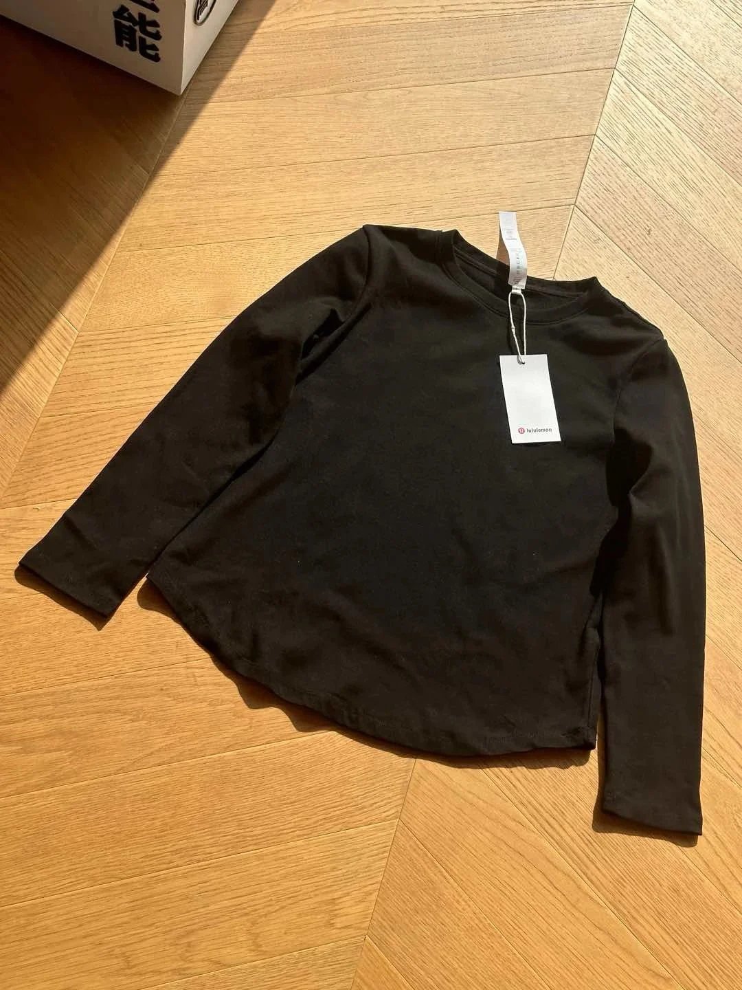 黑色 Black