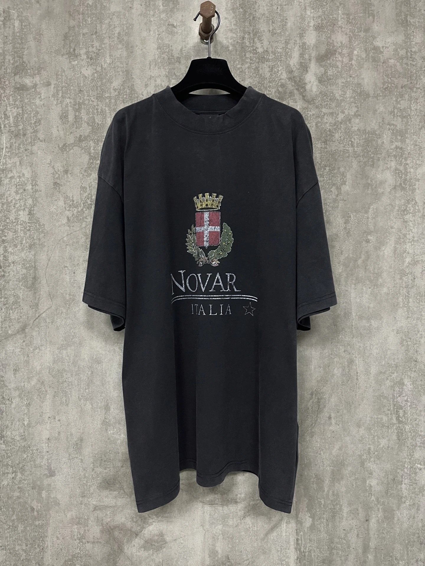 黑色