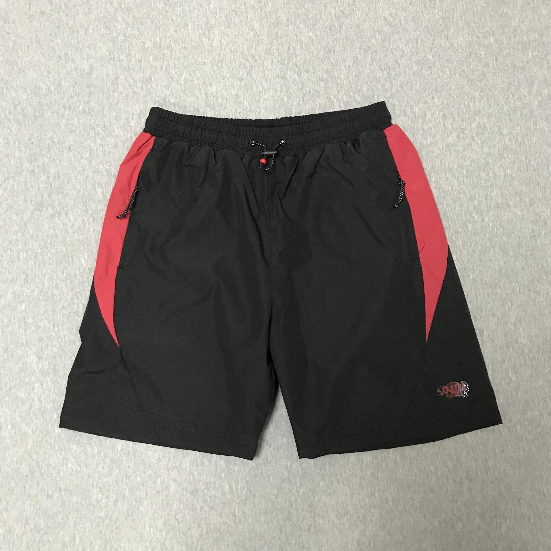 9001黑红短裤