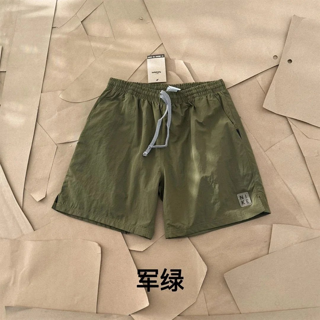 军绿色army green