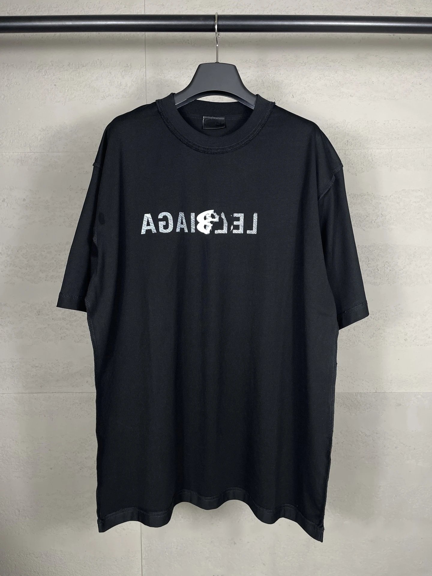 黑色