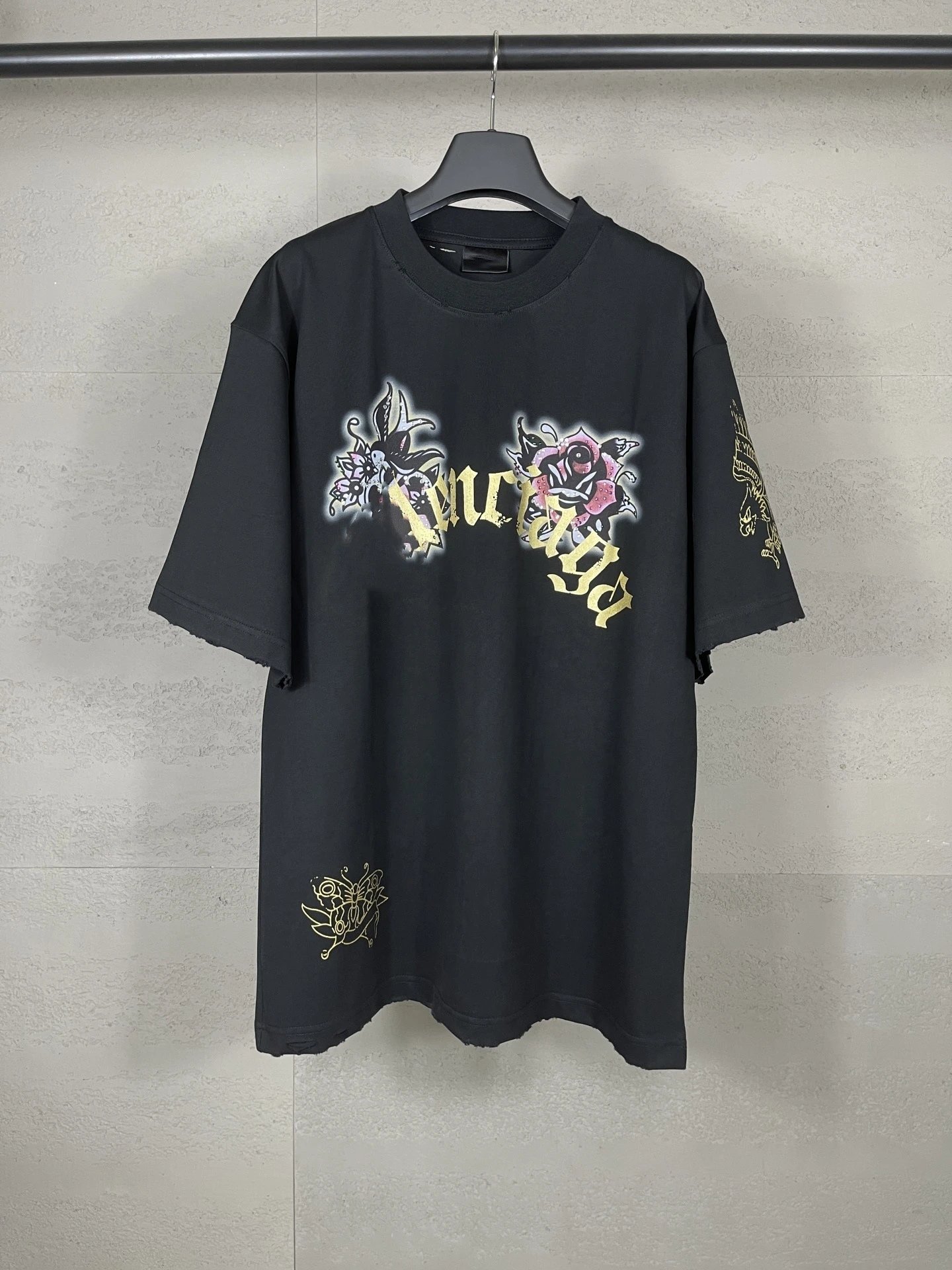黑色
