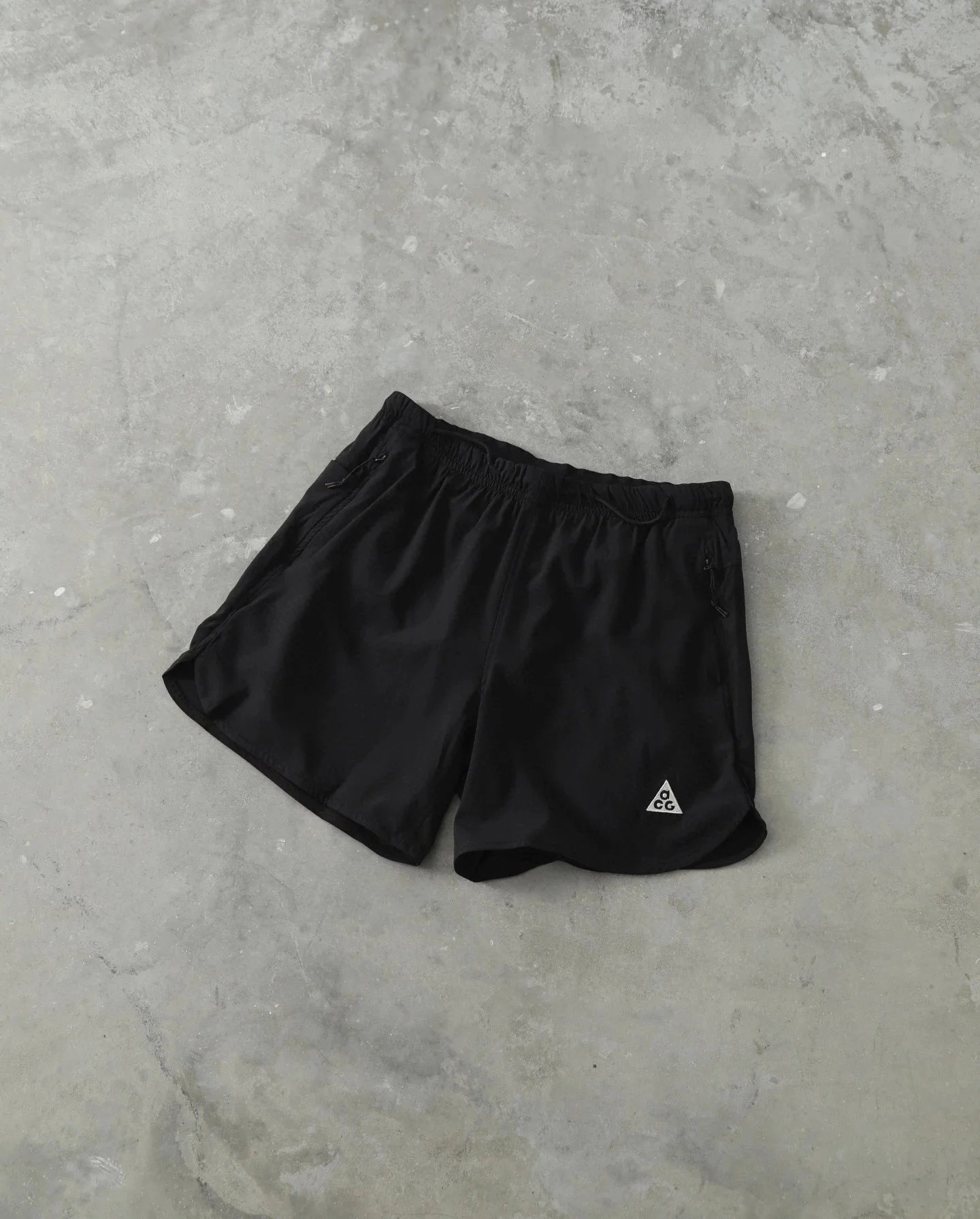 黑色 Black