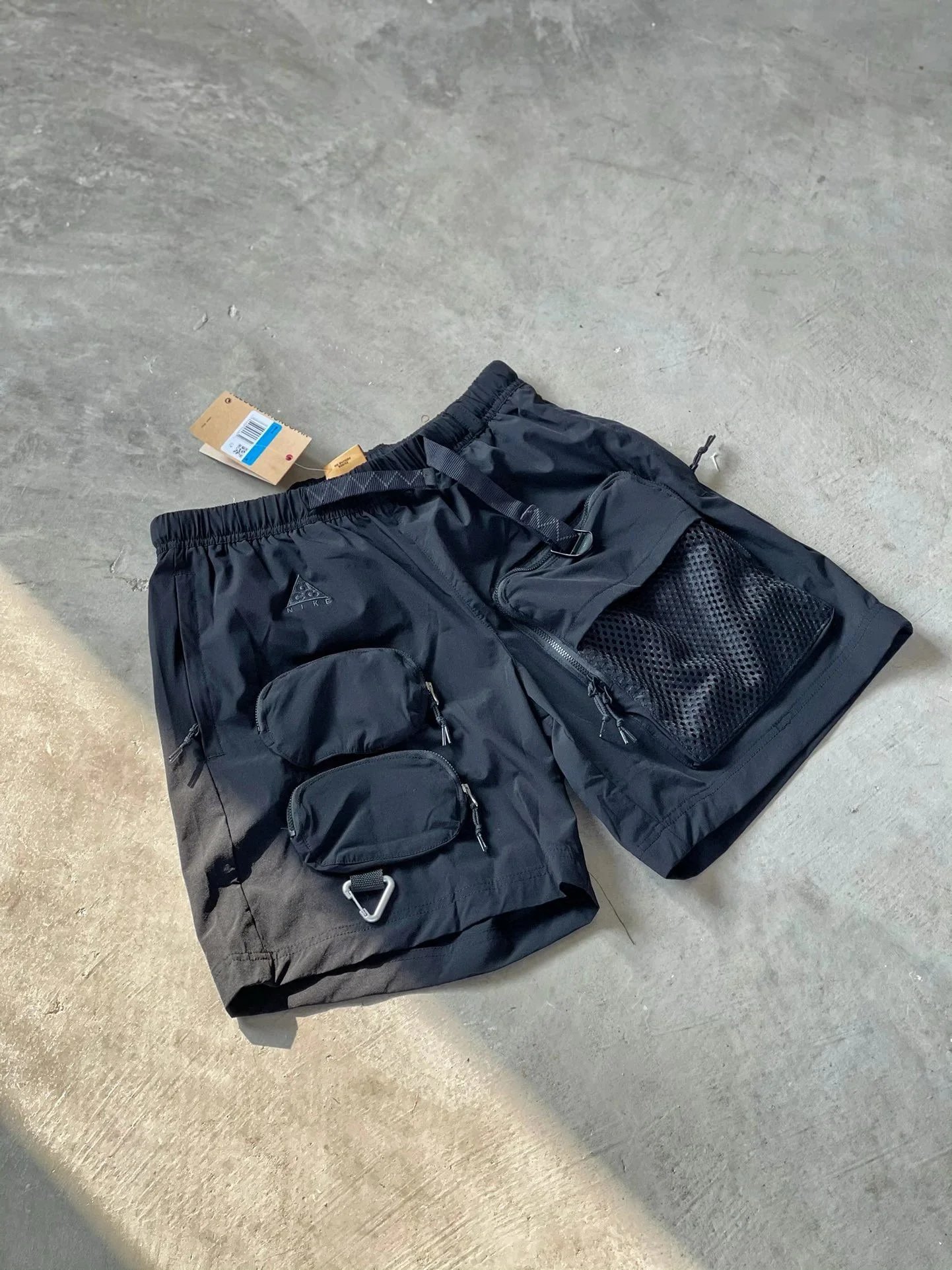 黑色 Black