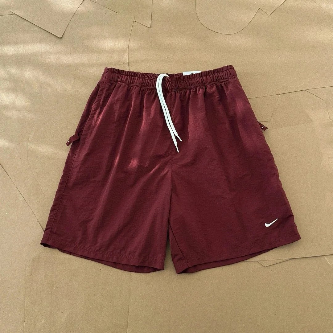 酒红色 wine red