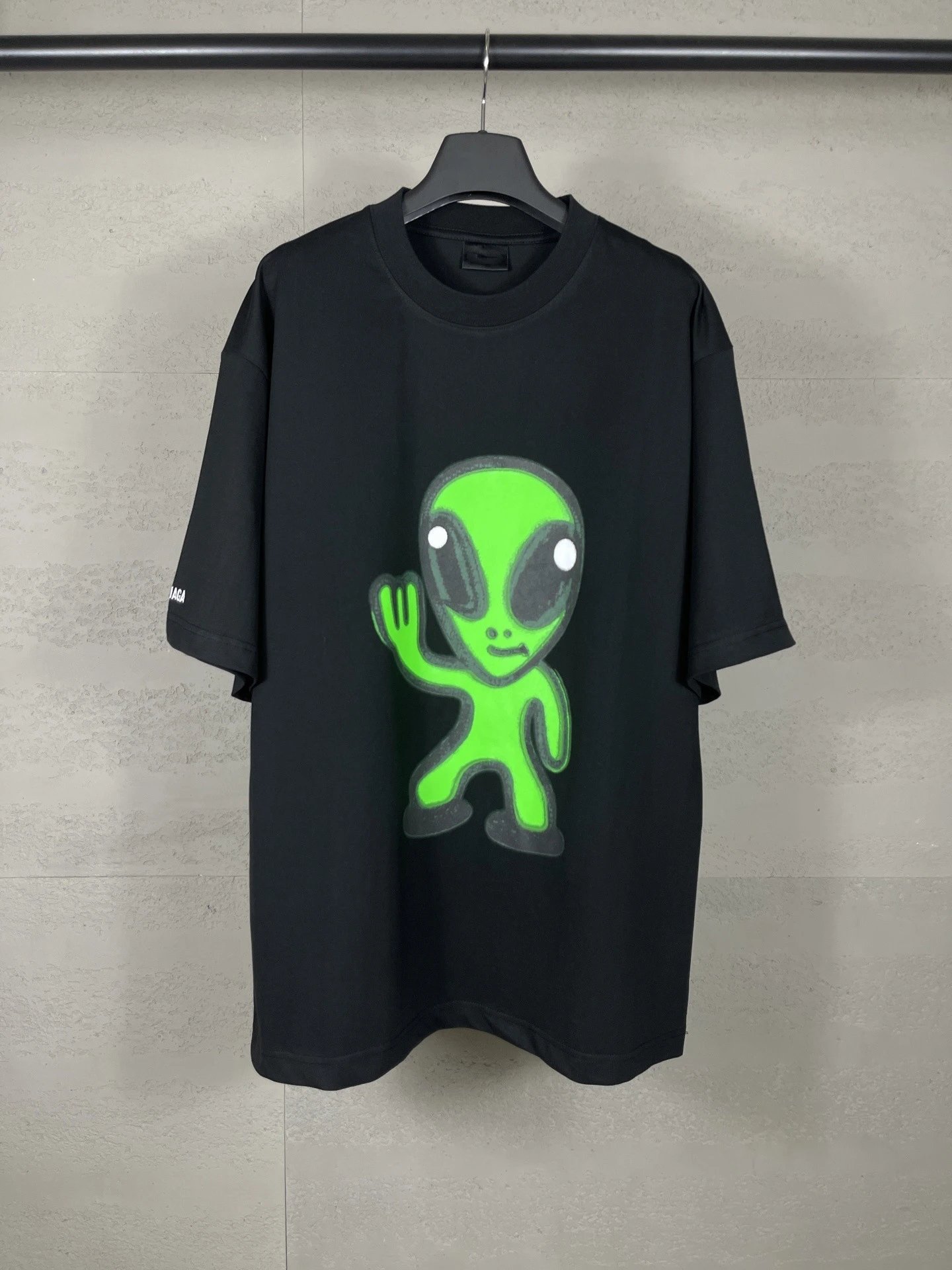 黑色