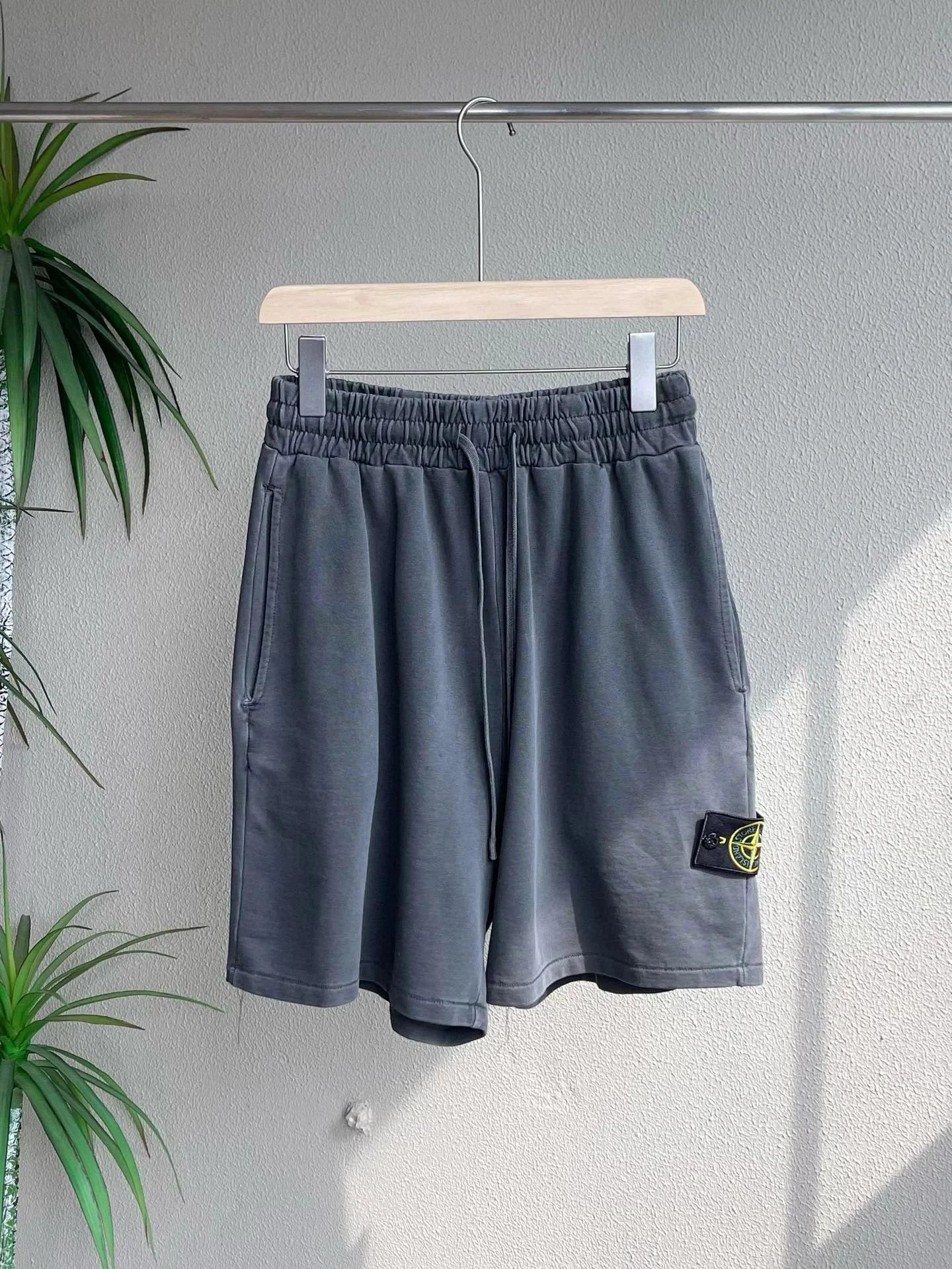 深灰色 dark grey