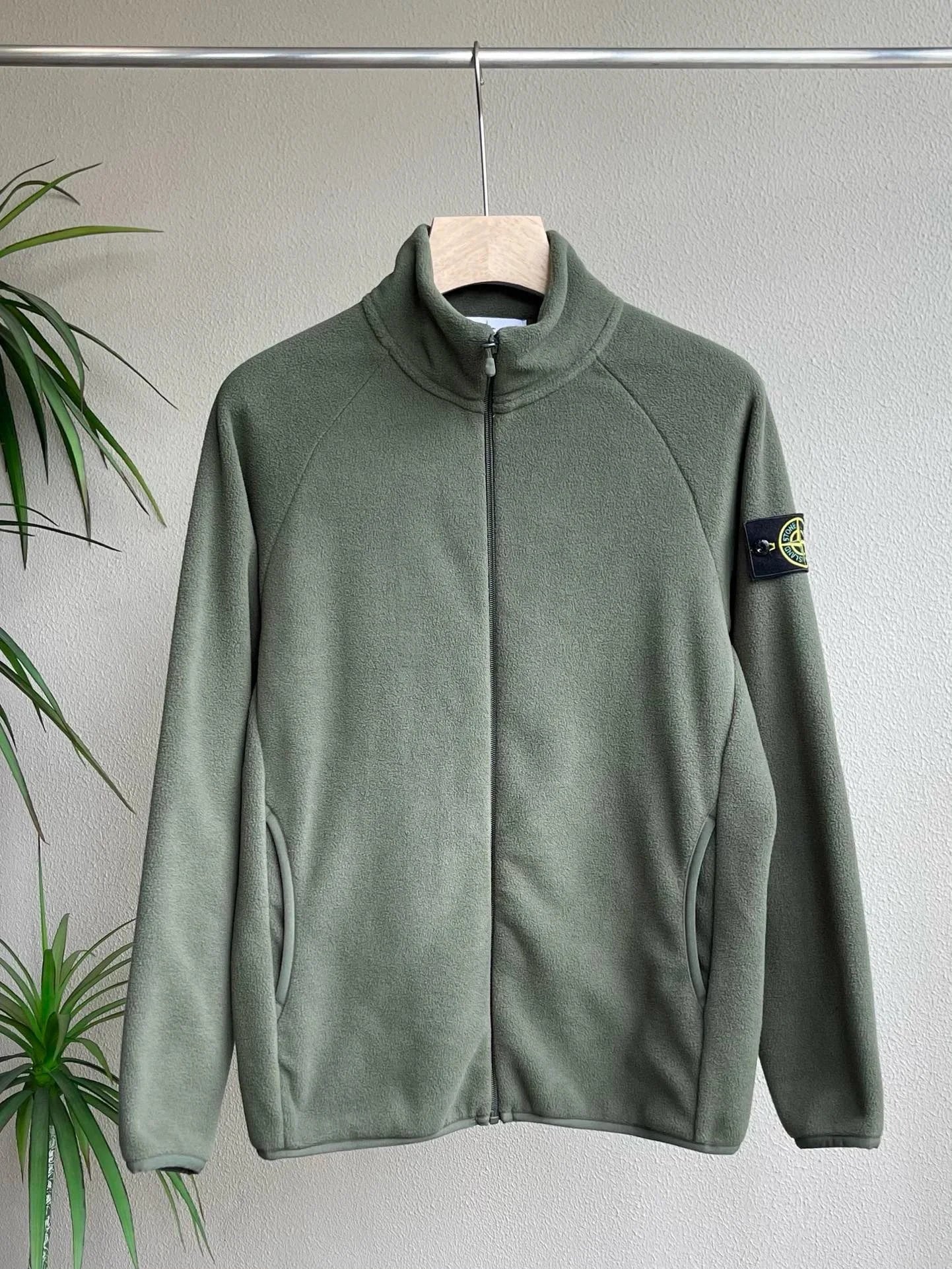 橄榄绿Olive green
