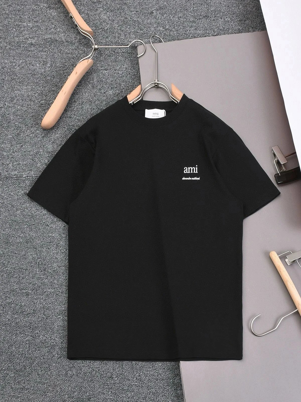黑色 Black
