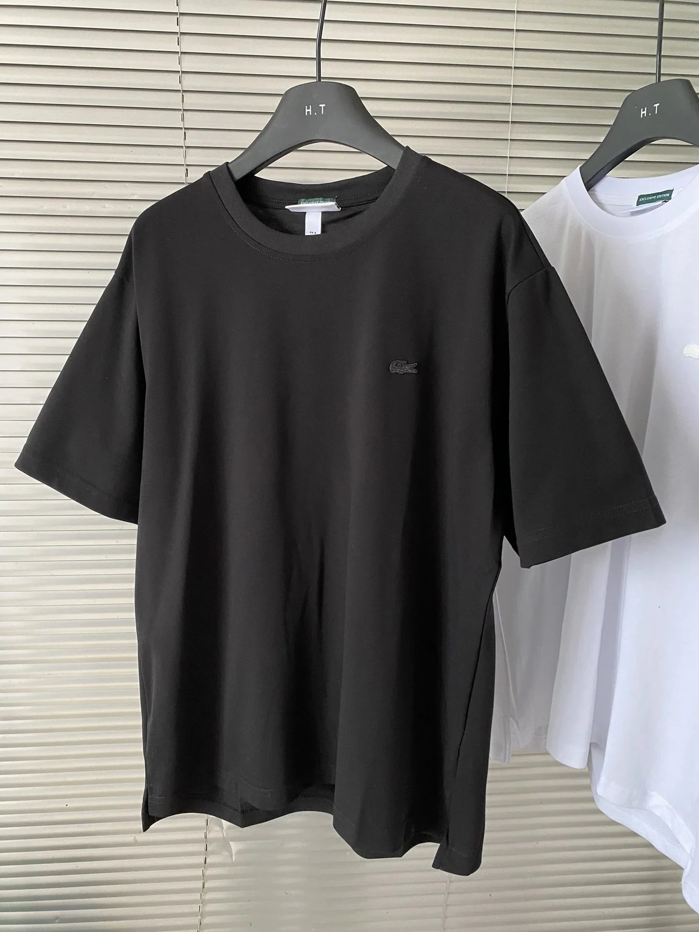 黑色 Black