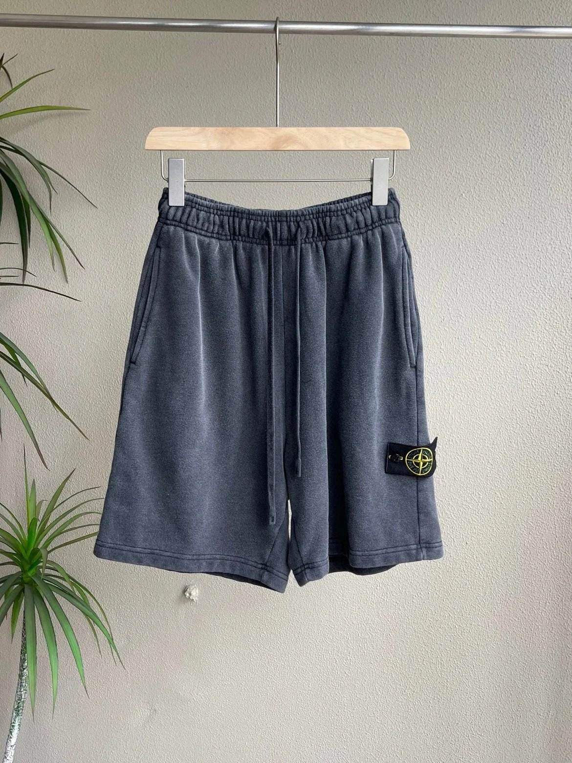 深灰色 dark grey
