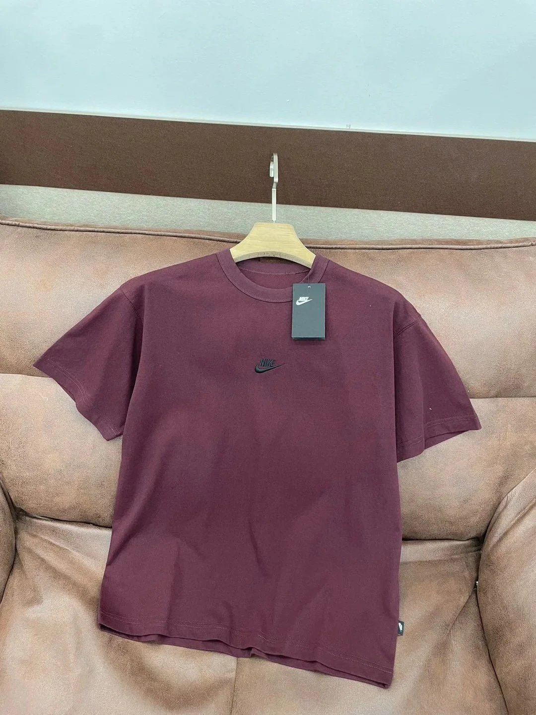 酒红色 wine red