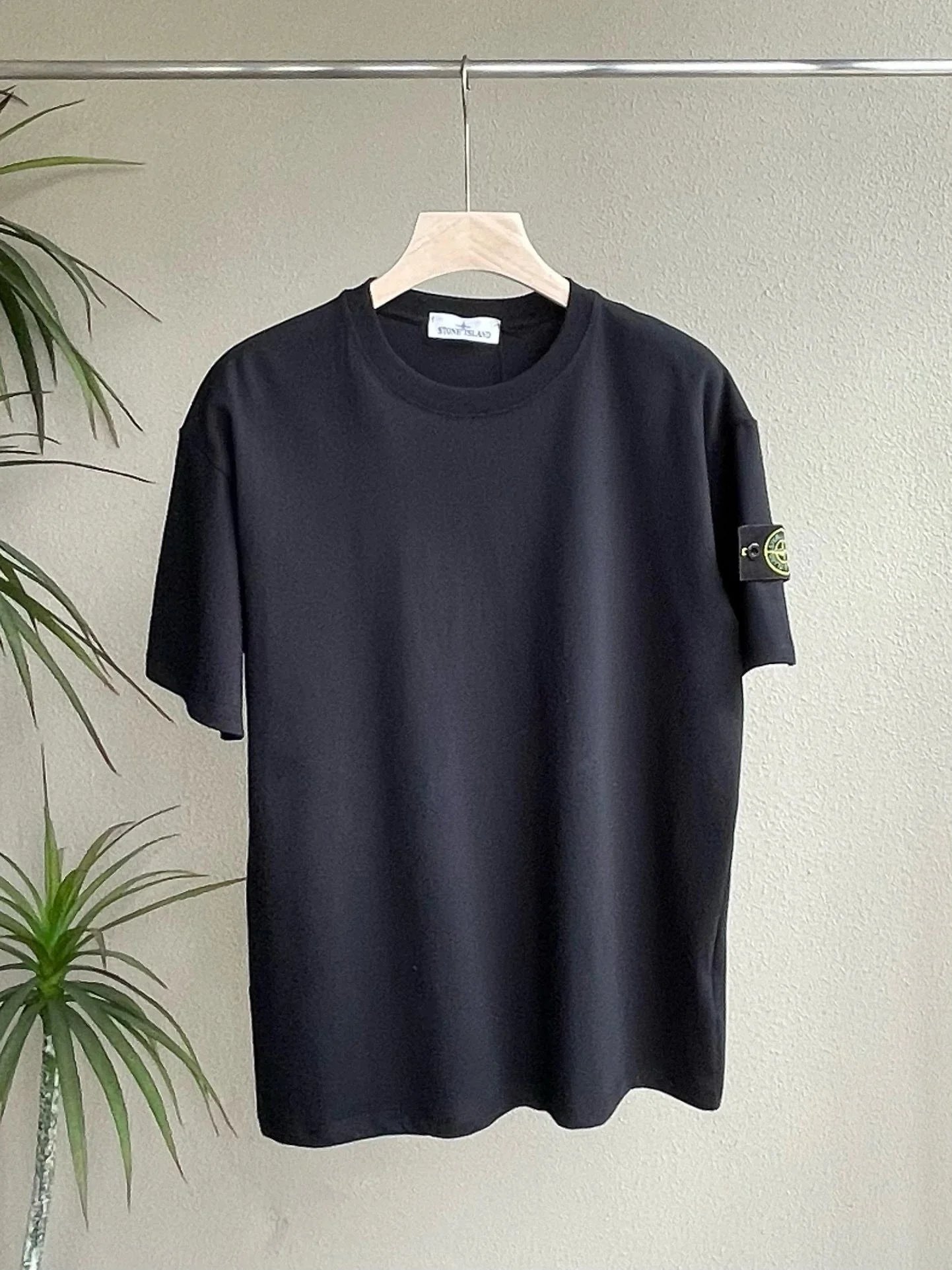 黑色 Black