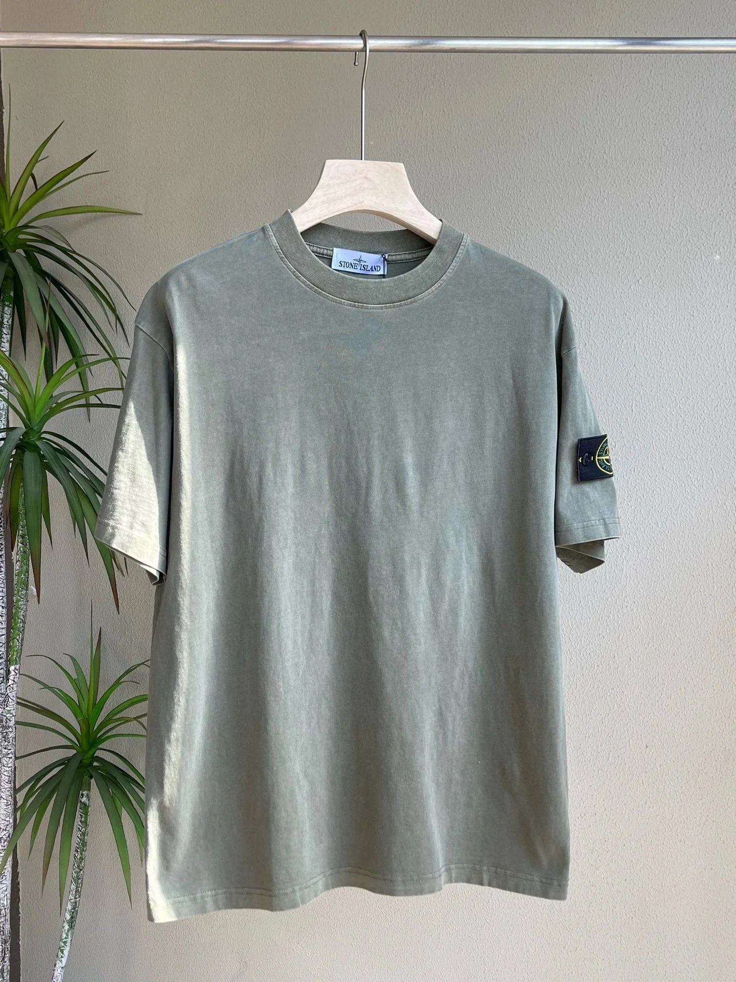 灰绿色 Grey green