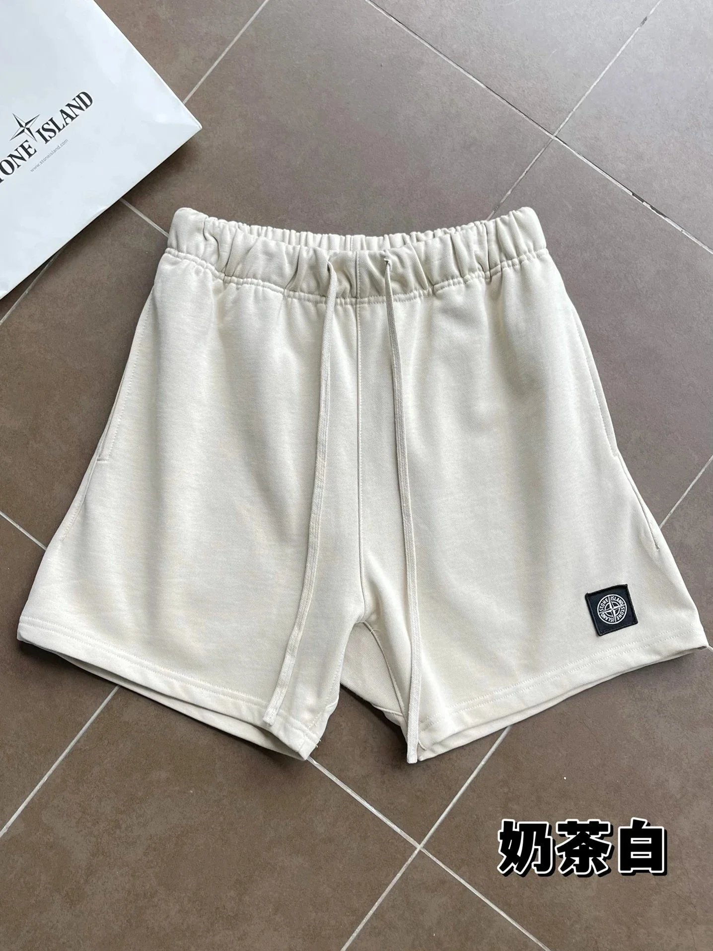 奶茶白 milk white