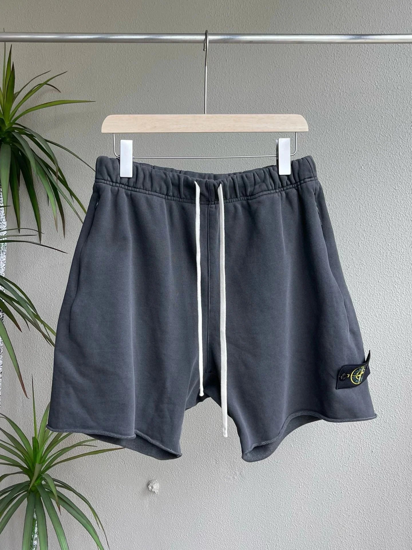 深灰色 dark grey