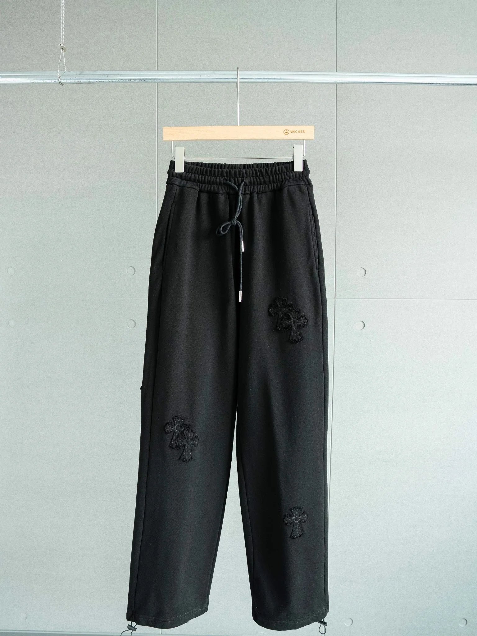 黑色 Black
