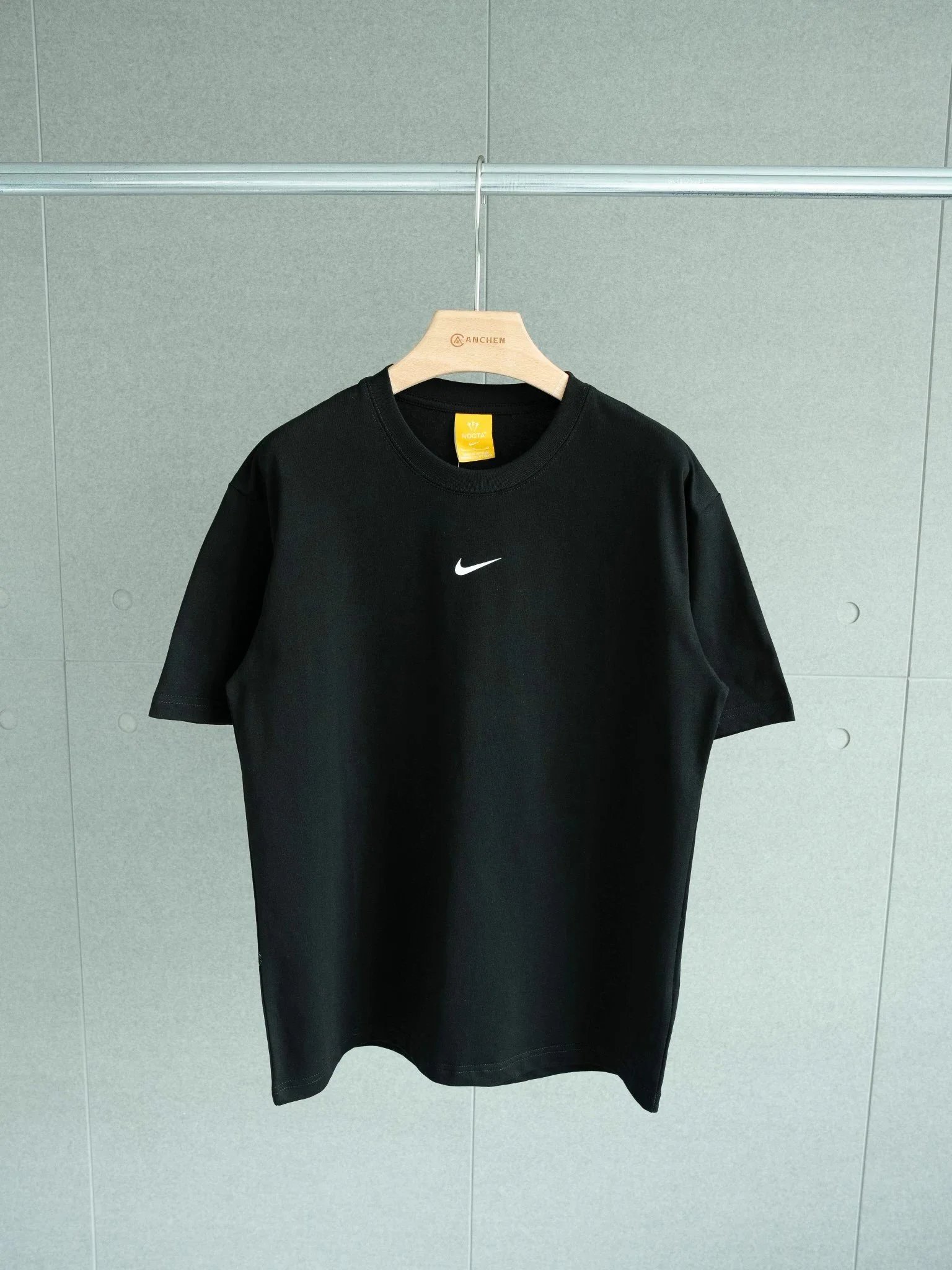 黑色 Black