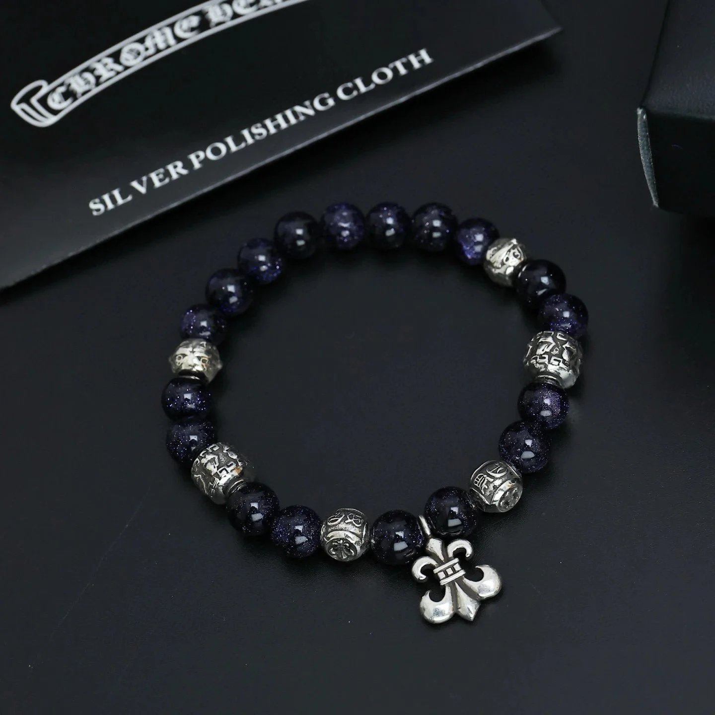 黑色 Black