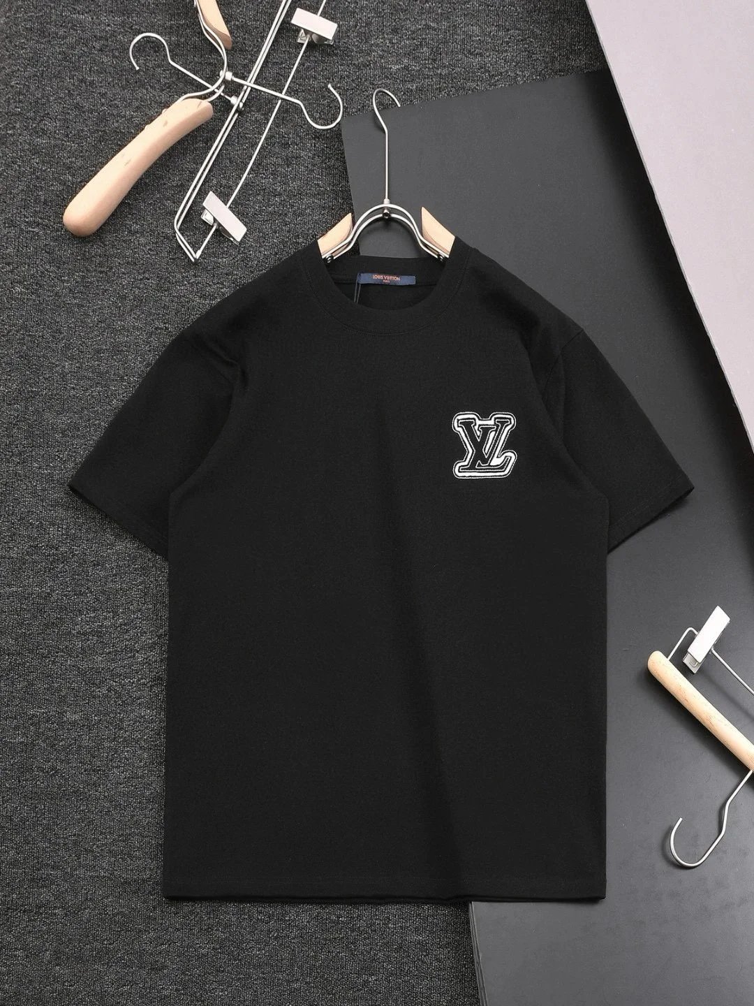 黑色 Black