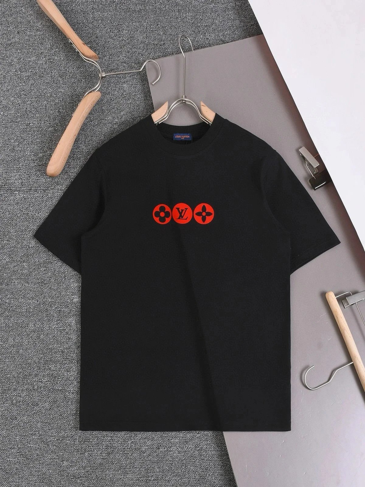 黑色 Black