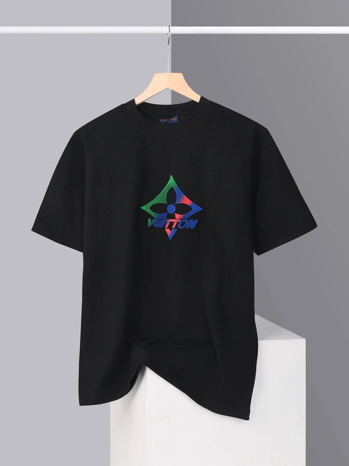 黑色 Black