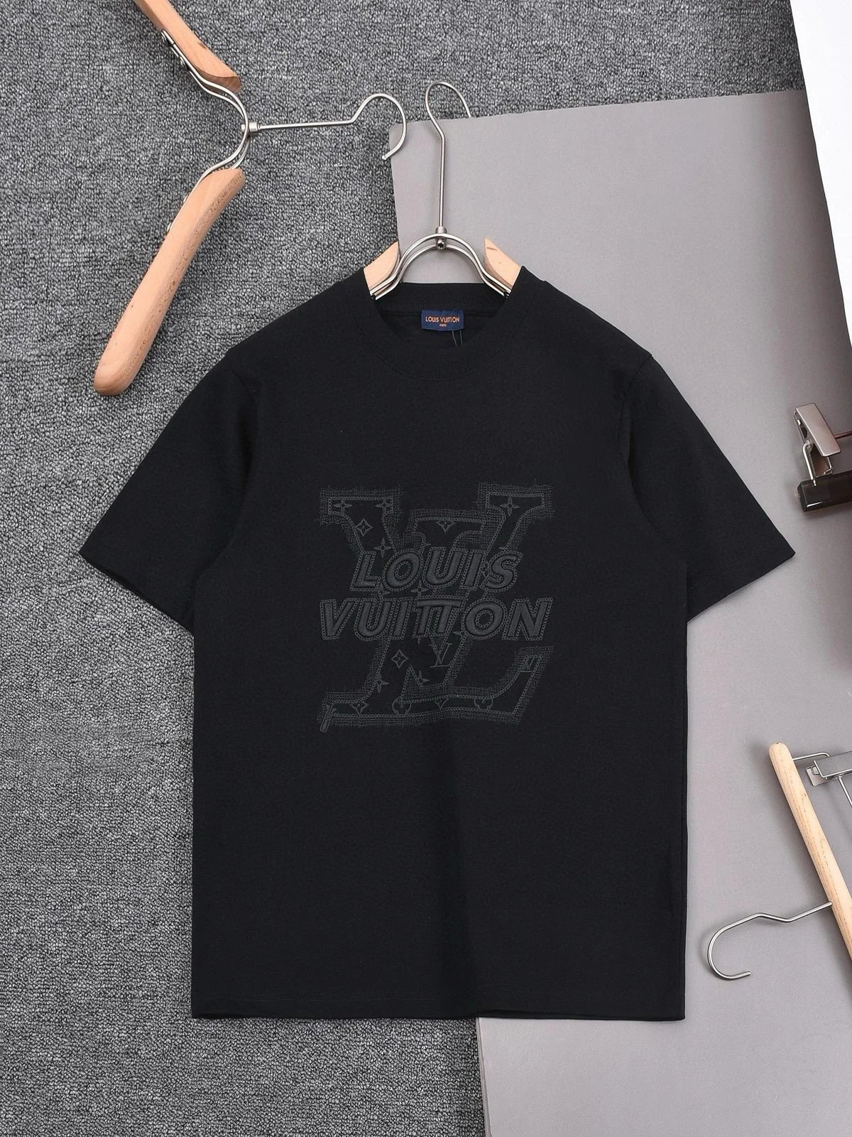 黑色 Black