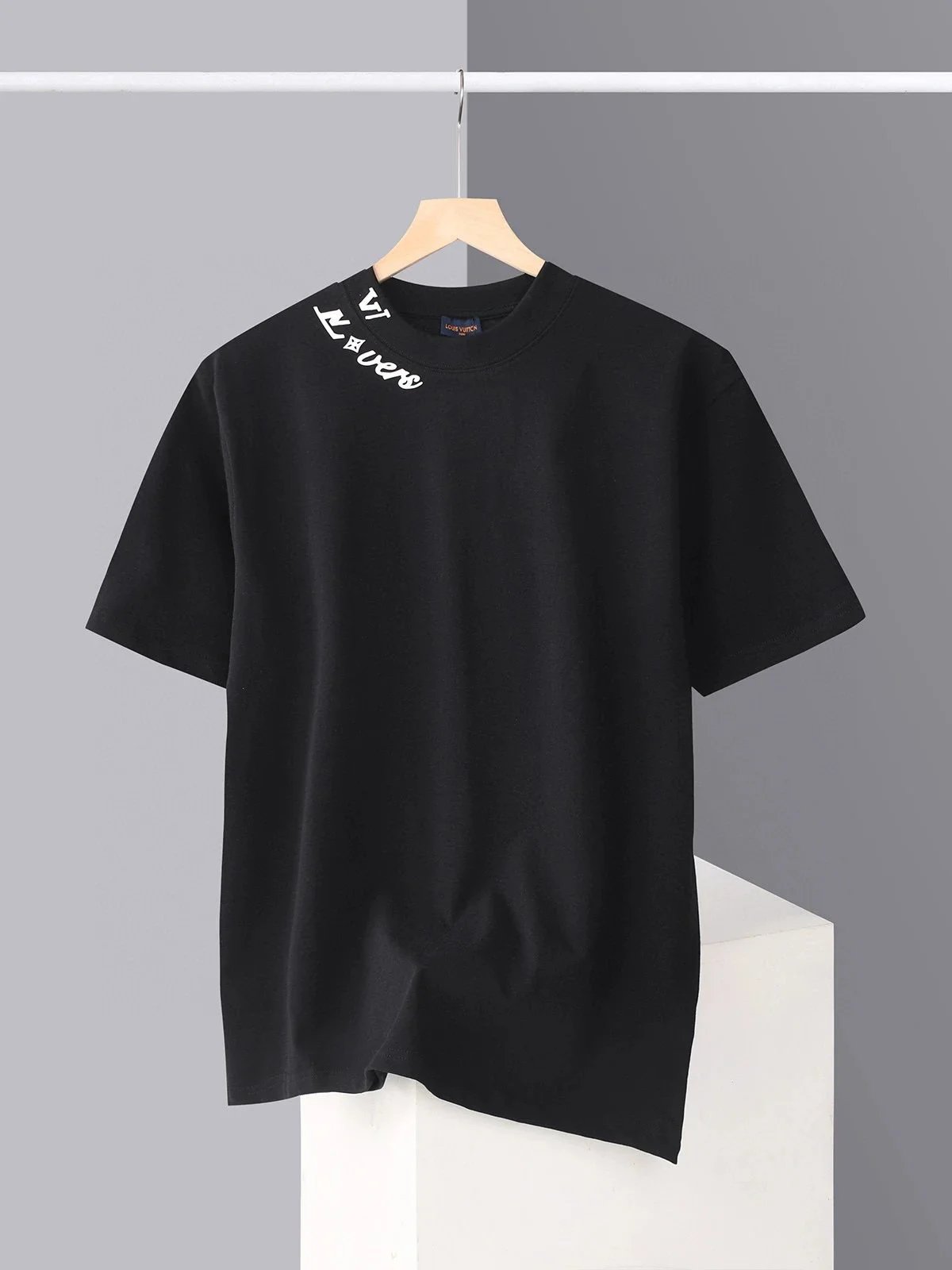 黑色 Black