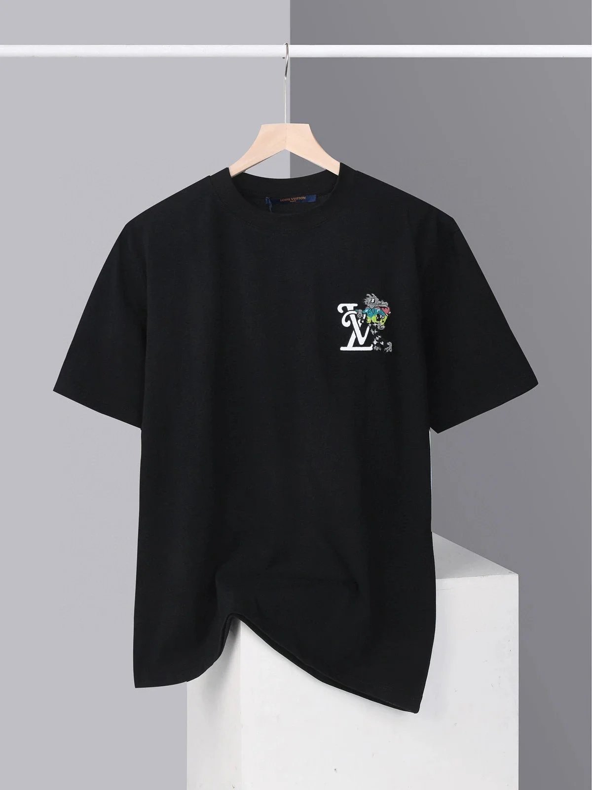 黑色 Black