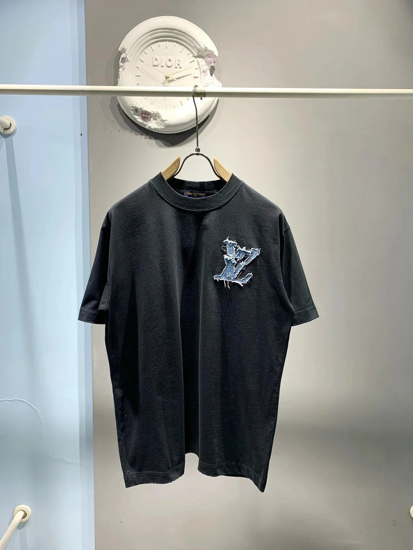 黑色 Black