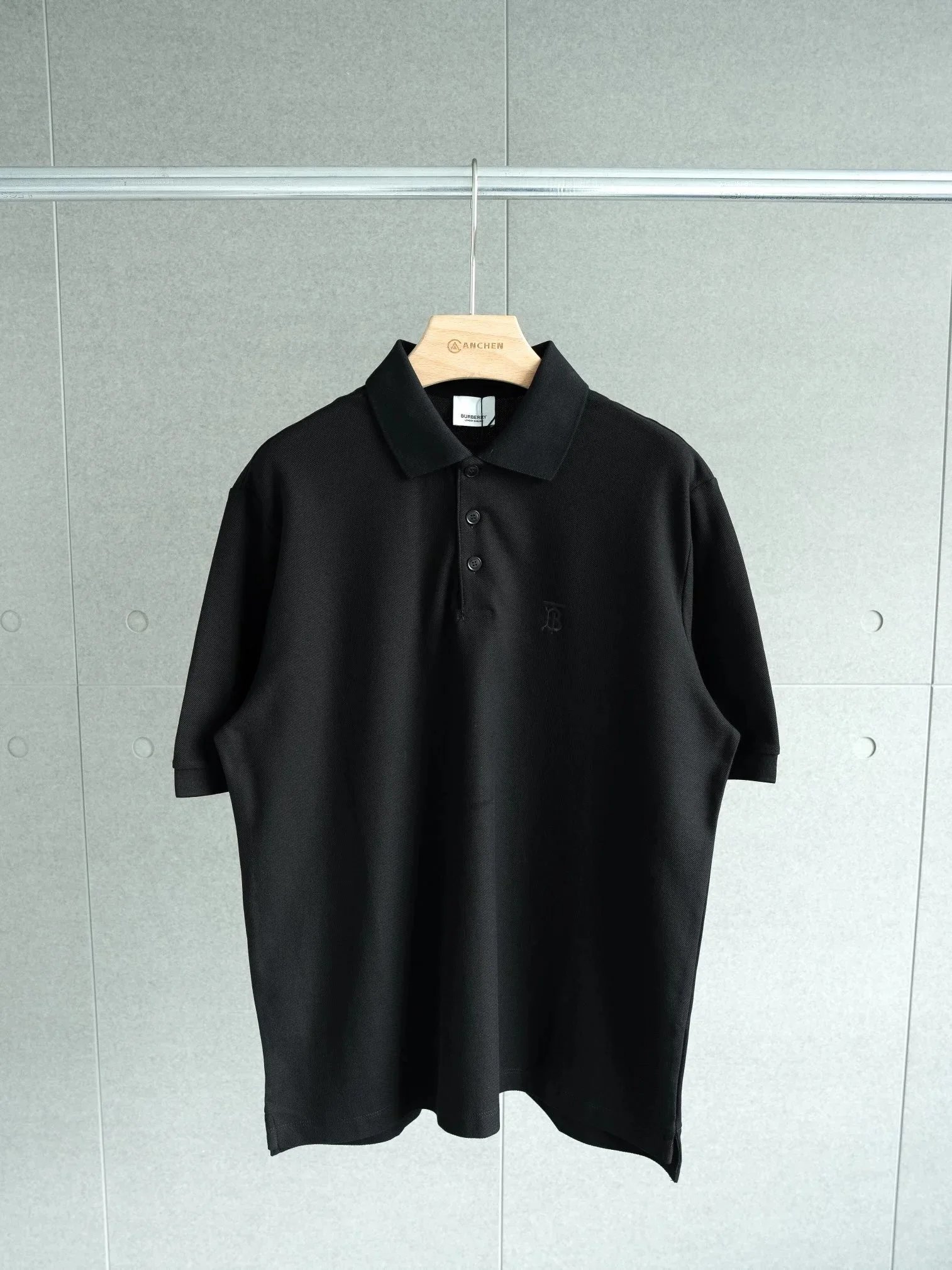黑色 Black