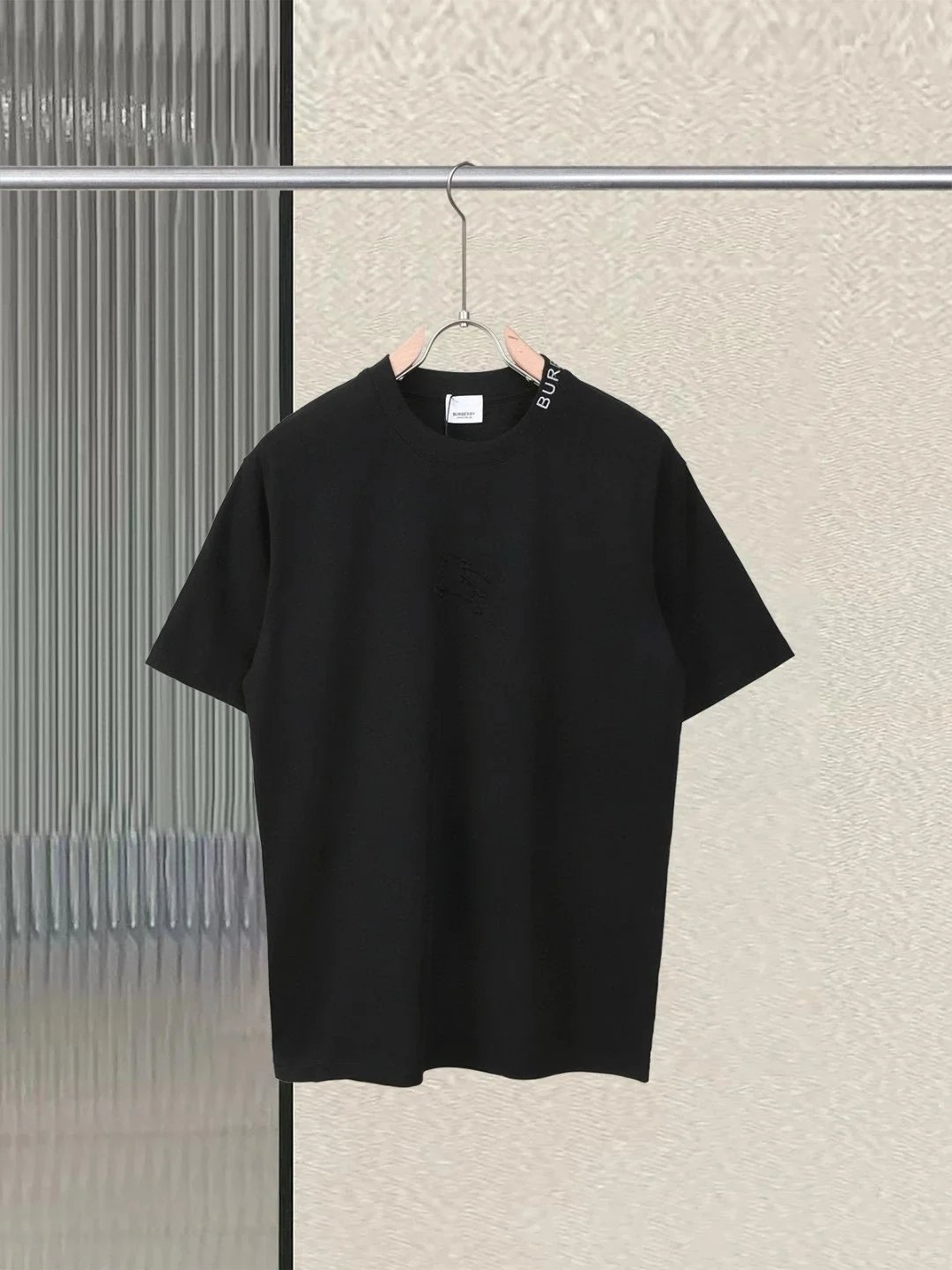 黑色 Black