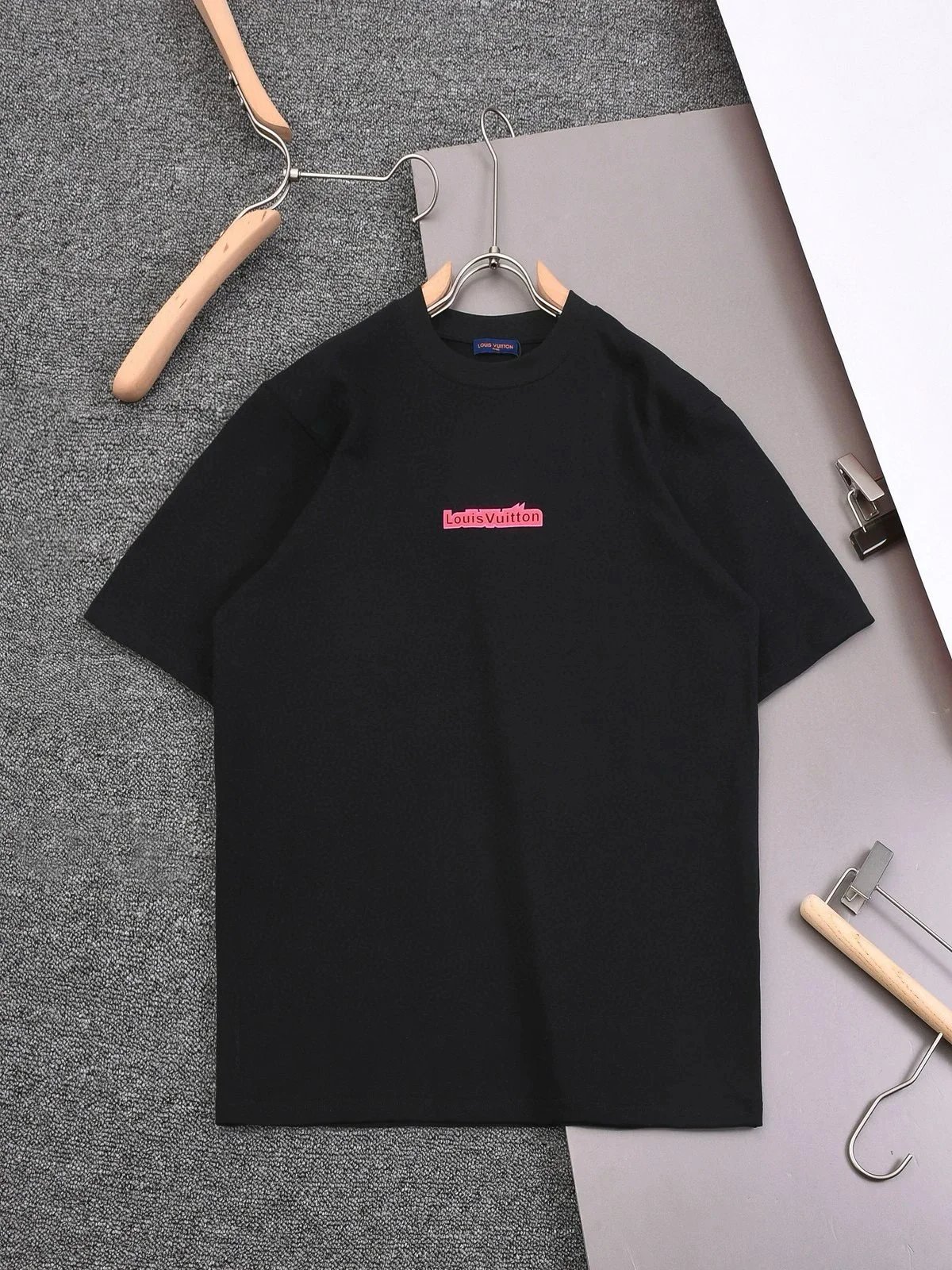 黑色 Black