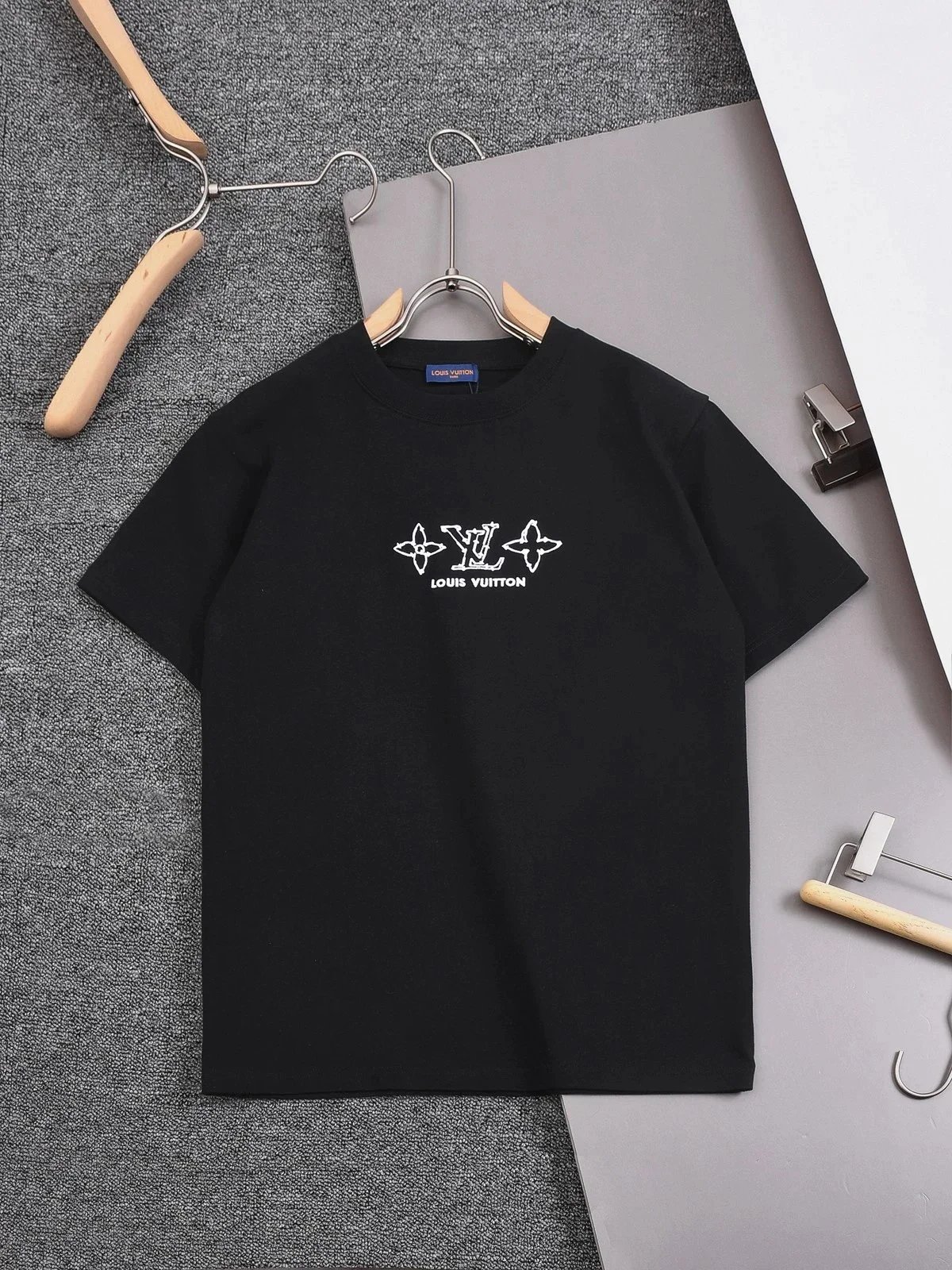 黑色 Black