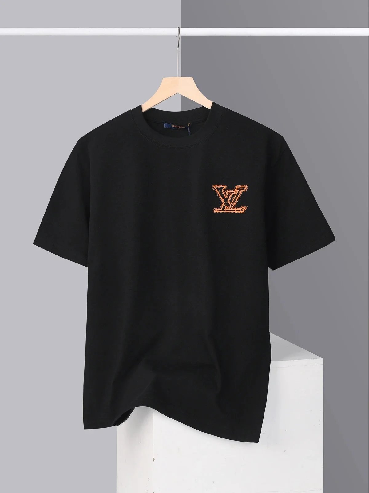 黑色 Black