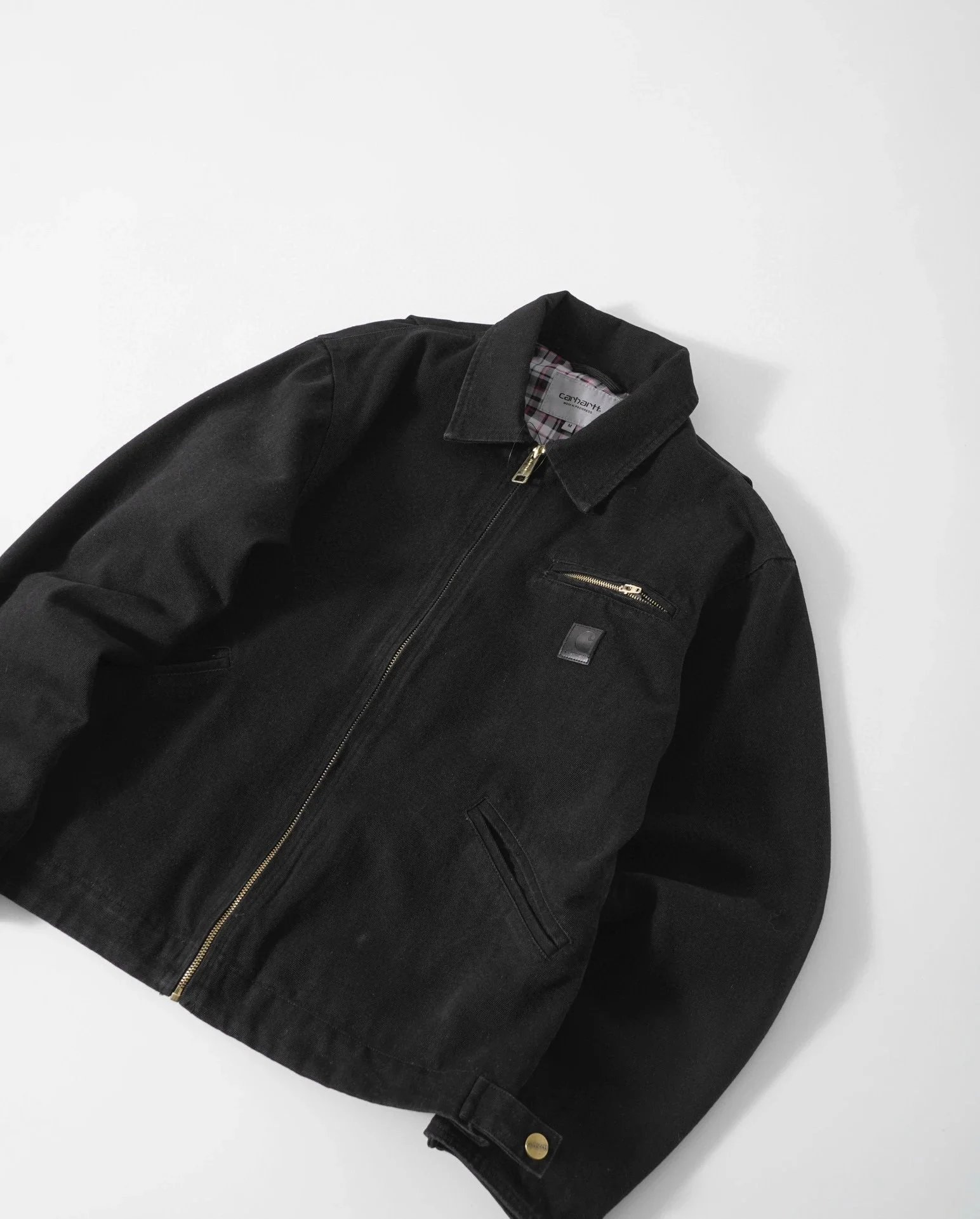 黑色 Black
