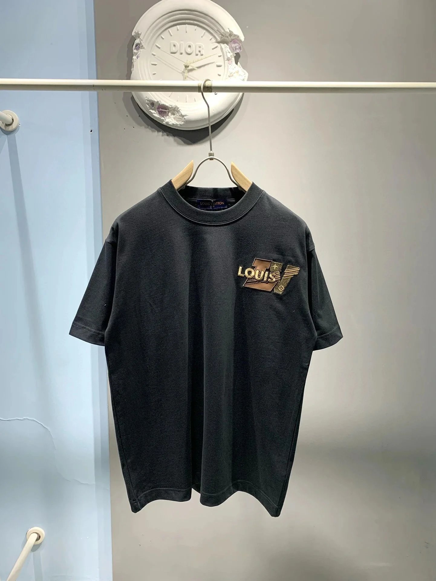 黑色 Black